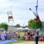 2019-06-12-reves-de-cirque-mat-chaise-exterieur