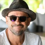 2020-01-06-guy-laliberte-tete-lunettes-de-soleil