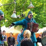 2020-05-21-namur-en-mai-exterieur-trio-musiciens-bleus