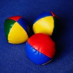 2020-06-15-balles-a-jongler-trois