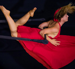 2020-08-26-trapeziste-robe-rouge-exhibit-3