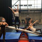 2020-12-18-acrobates-masques-gym-cenc-circus-talk