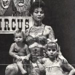 2021-02-25-femme-mere-et-enfants-tatoues-c-mujeres-en-el-circo-petite