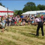 2021-05-18-le-pelerin-fest-duo-lancer-couteaux-exterieur-c-archives-ouest-france