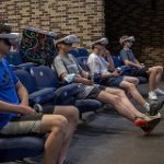 2021-06-15-jeunes-avec-casques-realite-virtuelle-c-nadeau-photo-solution