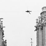 2021-09-11-philippe-petit-tours-notre-dame-1971-paris-c-agence-france-presse-archives