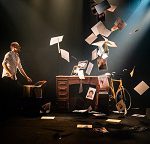 2021-09-16-a-deux-roues-la-vie-guillaume-et-feuilles-papier-dynamo-theatre