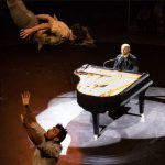 2021-11-20-acrobates-et-musicien-piano-sur-le-fil-c-club-bagneux-gaetan-leveque