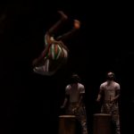 2022-03-19-salto-acrobate-et-musiciens-abidjan-c-lma