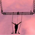 2022-08-05-silhouette-trapeze-fond-ciel-rose-c-no-panication