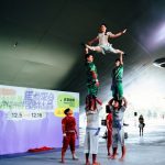 2022-12-15-acrobates-taiwanais-porte-grand-ecart-c-weiwuying-kaohsiung