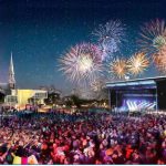 2022-12-30-foule-scene-feux-d-artifices-c-ville-l-ancienne-lorette