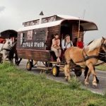 2023_07_22 calèches en bois tirées pas des chevaux_Cirque Bidon