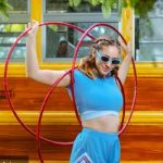 2023_08_30 fille Hula hoops Vacances_FLIP Fabrique