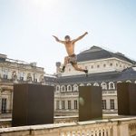 2023_09_16 acrobate sur toit parisien Horizon PR_Raphaelle Boitel