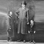2024_01_27 Géant Beaupré avec homme et enfant_Archives de l'UDM