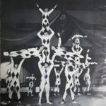 2025_02_16 Troupe pyramide costumes arlequin_Adolfo Garcia