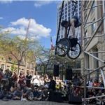 2025_04_28 hopla extérieur acrobate chaise roulante Head over wheels_Sofia Catsoglou