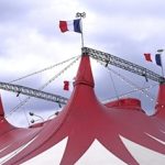 2025_09_09 Chapiteau Pinder avec drapeaux France_Cédric Jacquot MaxPPP
