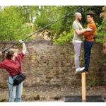 2025_10_08 acrobates et perche micro Rapprochons-nous_La Mondiale générale