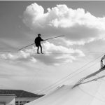 2025_11_03 funambule vers chapiteau_probablement cirque des petites natures