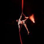2025_12_09 acrobate tissu rouge festival Circolar