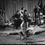2026_01_29 femme fil de fer et orchestre Folies Nomades_Cirque Romanès