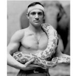 2026_03_17 Émilien Bouglione et serpent années 50_Archives famille Bouglione