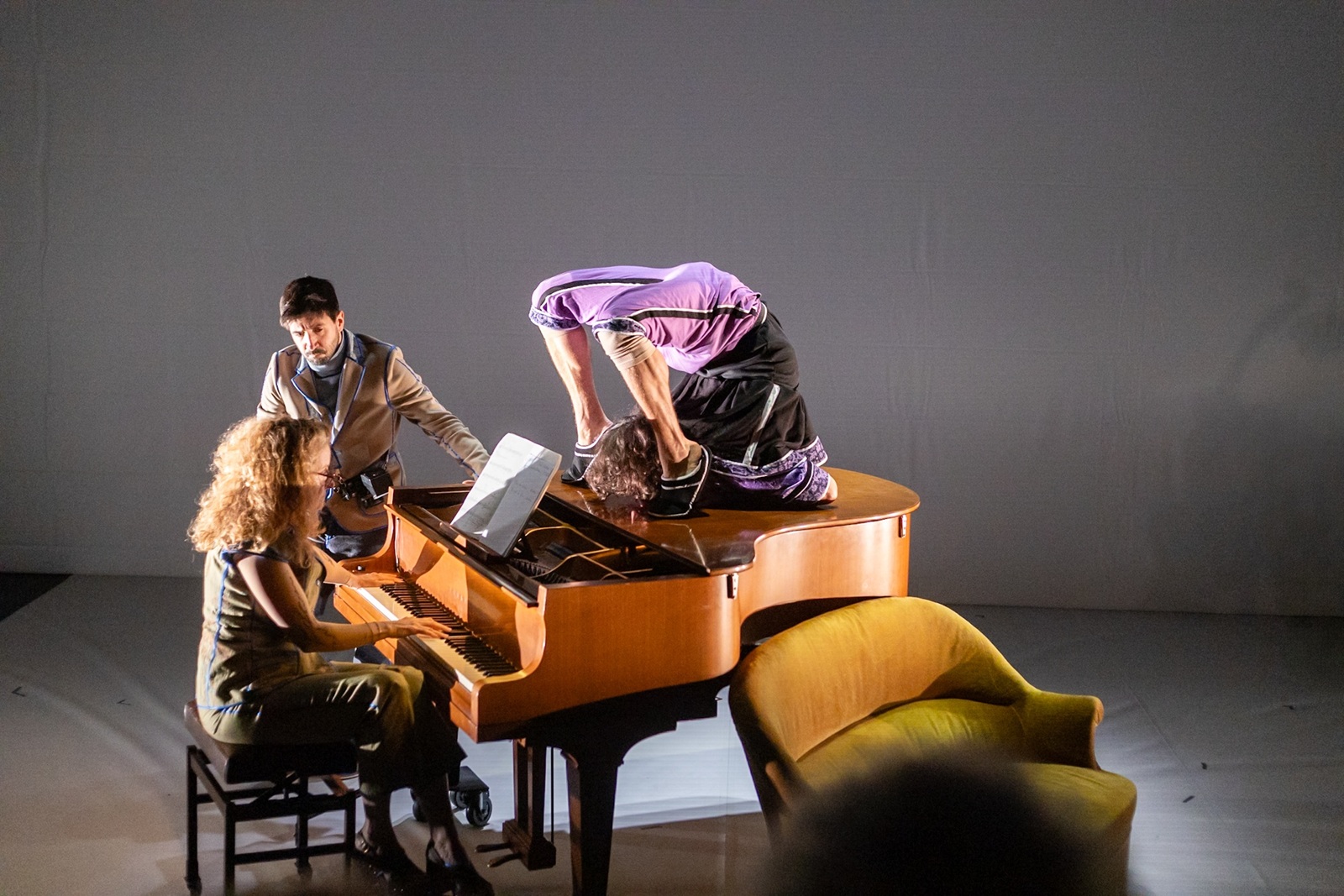 2026_04_21-FestUP_2-Back-Pocket-MElancolie-pianiste-corniste-et-acrobate_Lilla-Konig_MG_7525.jpg