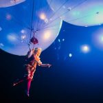 2026_05_01 Valentine sous ballons Corteo CdS_Cirque du Soleil_Olivier Jean archives La Presse