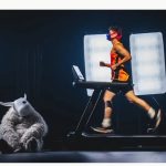2026_07_10 coureur et mascotte St-Art_La Putyka