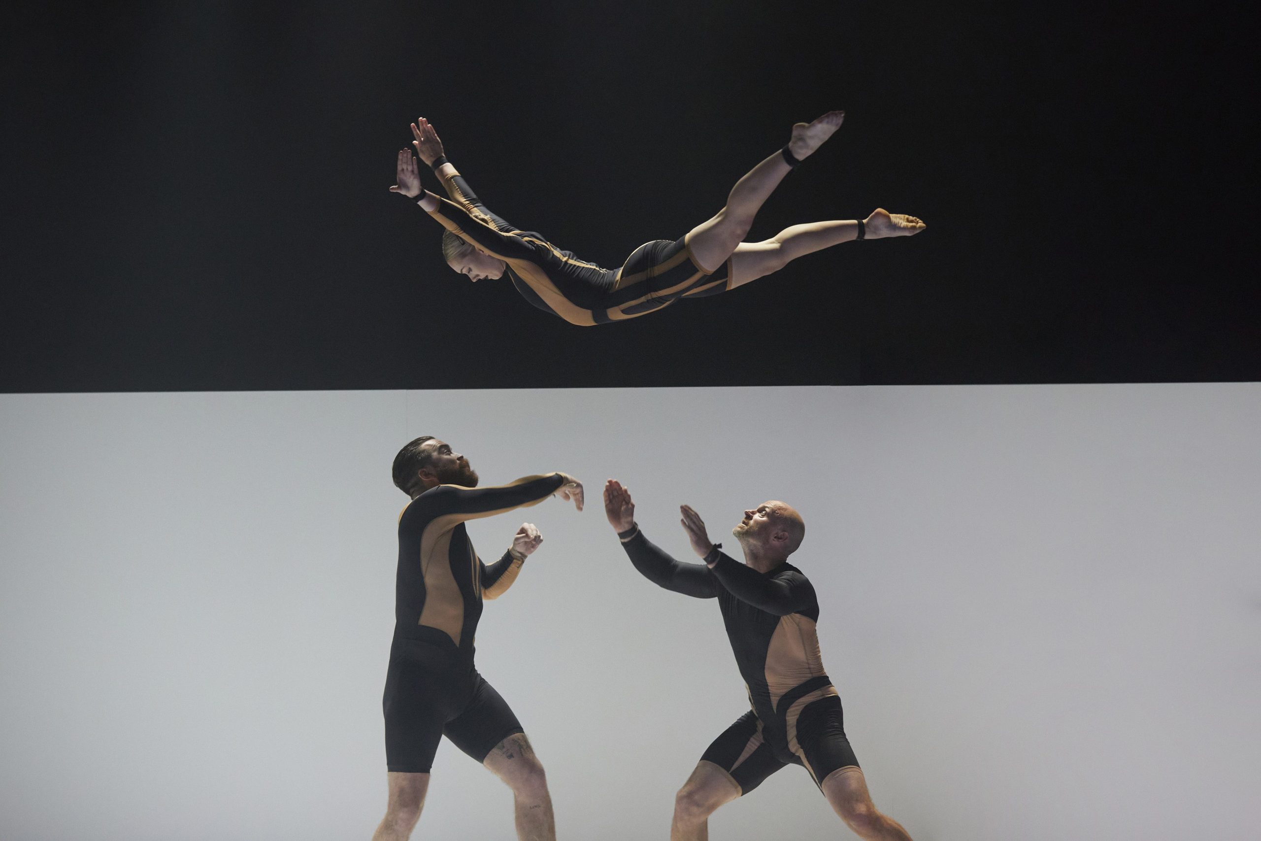 2026_08_15-CirqLaurentides_1-Trio-Wolf-Circa_Andy-Phillipson-scaled.jpg