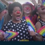 2026_09_07 clownes brésiliennes parade Mariana_Capture vidéo